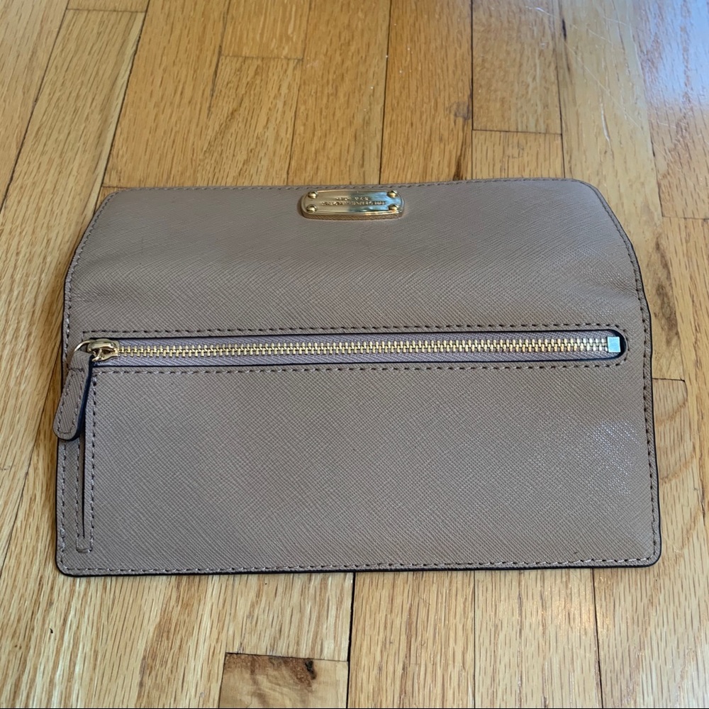 Michael Kors wallet - never been used!